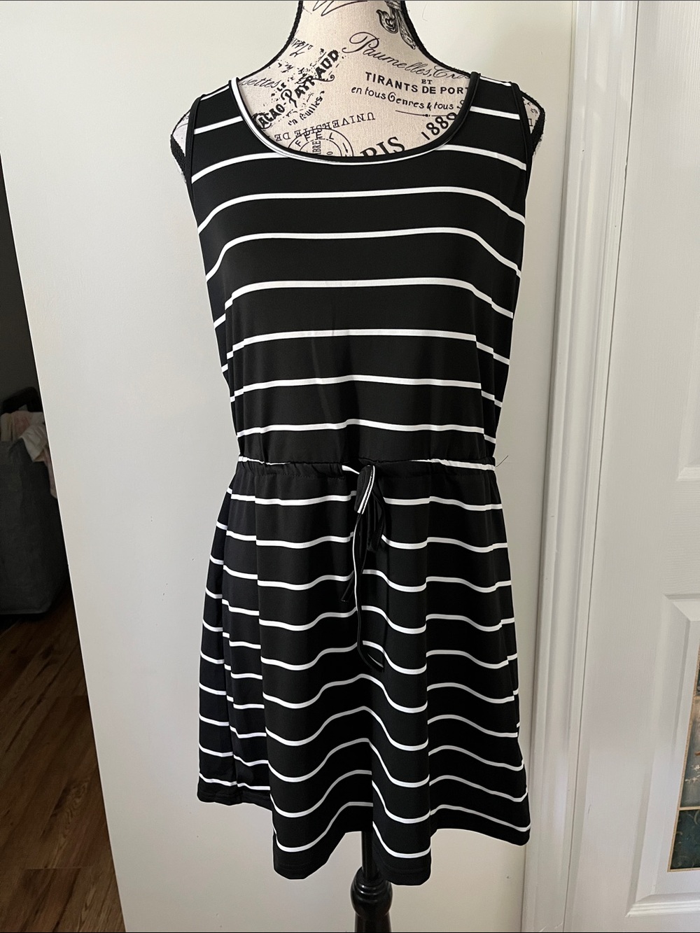 😃Classic Black & White Striped Sleeveless Tie-Waist Dress